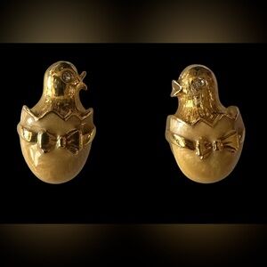 Avon Gold Tone 🐣 Chick in Egg Earrings